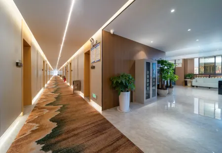 Platinum Yunshe Hotel Отели рядом с достопримечательностью «Guiyang College of Humanities and Technology (University Town Campus)»