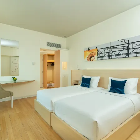 Cityloog Hotel Tebet Jakarta Отели рядом с достопримечательностью «Торговый центр Epicentrum Walk»
