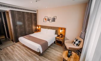 Homeinn Plus Hotel (Xinyi High-Speed Railway Station People's Hospital)
