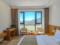 Dali Jin Lake Resort Hotel Hotels near Dali Fengyi Airport