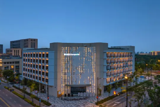 Campanile Hotel （Shanghai Dishui Lake  Hotel) Отели рядом с достопримечательностью «Underground Plaza»