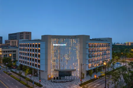 Campanile Hotel （Shanghai Dishui Lake  Hotel) Отели рядом с достопримечательностью «Shanghai Dianji University (Lingang Campus)»