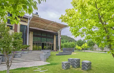 Beijing Baihewan Zhaolin Grand Hotel Hotels near Qifeng Mountain