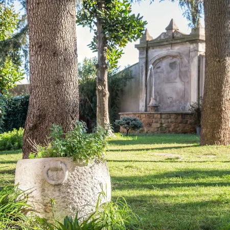 Occidental Aurelia Отели рядом с достопримечательностью «Вилла Карпенья»