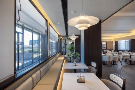 Atour Hotel Mile Street Huquan Ecological Park Branch Отели рядом с достопримечательностью «Honghe Nativeland»