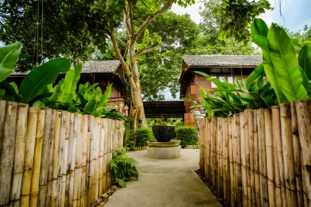 Pastela Doi Saket Villa & Spa Отели рядом с достопримечательностью «Dumped Airplanes»