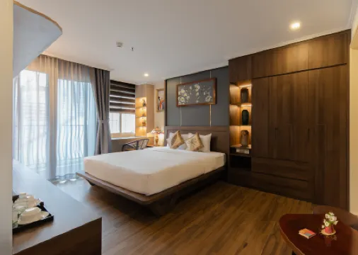 Aaron Boutique Hotel Отели рядом с достопримечательностью «AB Central Square Nha Trang»