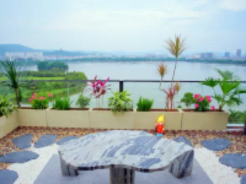 Maitreya Huxi Man Hot Spring Homestay (Huquan Water Town Tourist Resort Scenic Area Branch) Hoteles en Ciudad de Mile