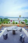 Maitreya Huxi Man Hot Spring Homestay (Huquan Water Town Tourist Resort Scenic Area Branch)