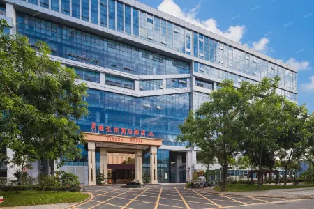 Vienna International Hotel (Dongcheng Building, Lanzhu East Road, Pingshan, Shenzhen) Отели рядом с достопримечательностью «Yanziling Park»