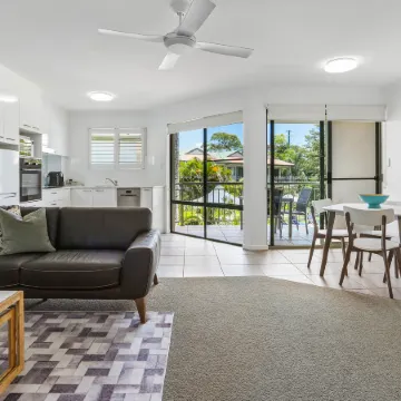 Noosa River Retreat Holiday Apartments Отели рядом с достопримечательностью «Торгово-развлекательный центр Noosa Junction»