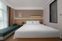 IU飯店（重慶龍興理工大學兩江校區店） 重慶上壩大草原露營地（北門-進口）附近的飯店