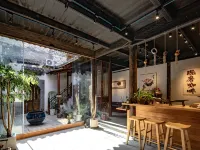 Shanghai Bu She Jiangnan Homestay (Zhujiajiao Ancient Town Branch) Отели рядом с достопримечательностью «Парк Ориентал-Лэнд»