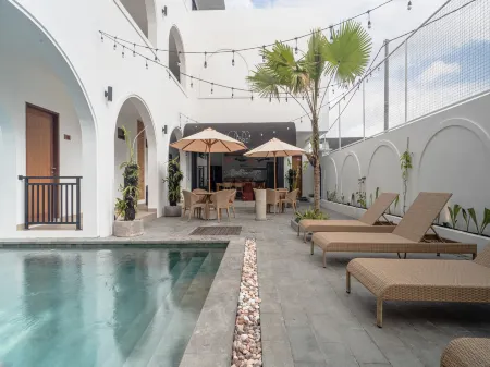 The Simore Отели рядом с достопримечательностью «Le Grand Bleu Spa»