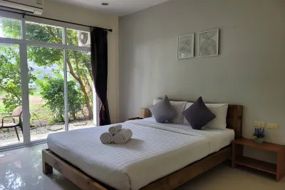 Snooze Inn Phuket - Free Shuttle to Bang Rong Pier Hotels in 