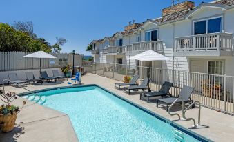 Pelican Inn & Suites