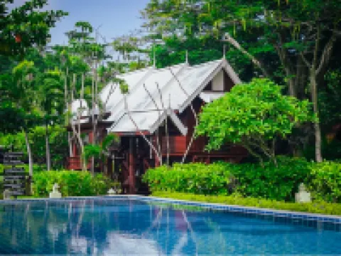 บ้านท้องชิง รีสอร์ต โรงแรมในอำเภอ ขนอม