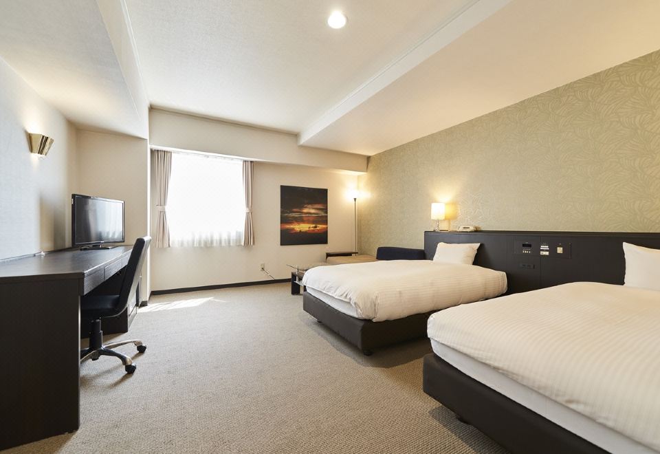 1. Hotel Gl..