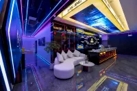 Hongya Blue Whale E-Sports Hotel - 2 Yıldız