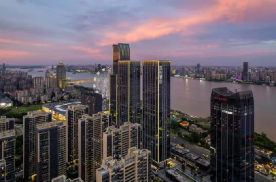 PHIREN High-Rise River View Hotel (Nanchang The Mixc Ferris Wheel Star Nanchang) Hotels near Star of Nanchang Ferris Wheel