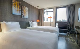 CHECK inn SELECT Hualien LinSen