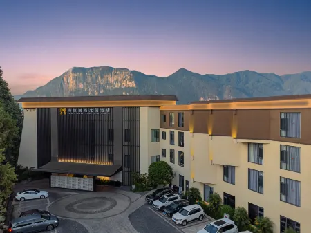 Haiwei International Resort Hotel Отели рядом с достопримечательностью «Kunming Xishan Scenic Resort»