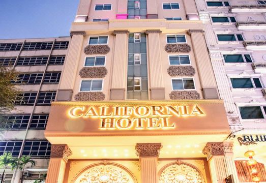 California Hotel Saigon & Rooftop Pool