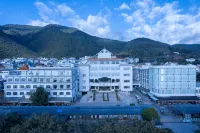 Jinlu Hotel  of Chengjiang Hotels in Luchong scenic area
