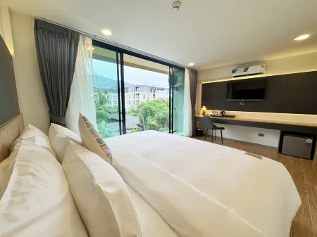 Seaside Naithon Phuket Отели рядом с достопримечательностью «Tha Rua Shrine»