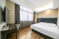 Golden Delta International Hotel Hotel berhampiran Dinghai Dock Area