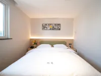 The selected hotel (Changshu Fangta Street Yushan Store) - parking