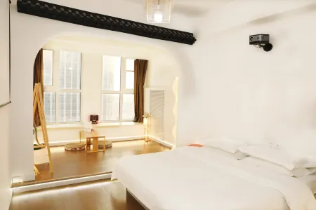 Qishe Light Luxury Hotel Отели рядом с достопримечательностью «Qilu University of Technology Library»