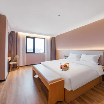 Qingyun Seasons Hotel (Weining Caohai Convention and Exhibition Center, Bijie)