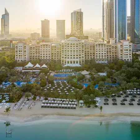 The Westin Dubai Mina Seyahi Beach Resort & Marina Отели рядом с достопримечательностью «Здание CNN в Дубае»
