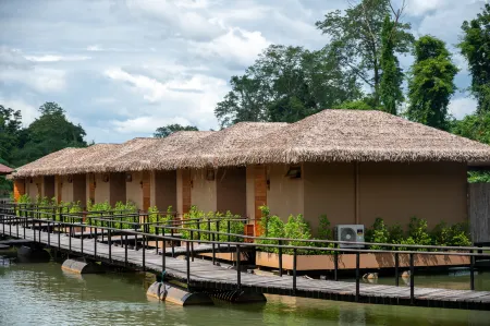 Cherlynn Resort Отели рядом с достопримечательностью «Sai Yok National Park»