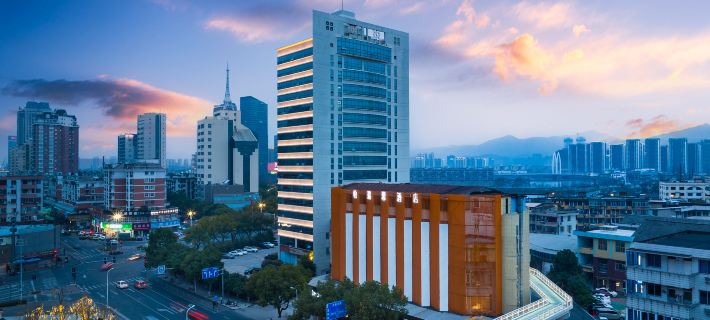 Taizhou Huangyan·Paris Designer Hotel（ jiufenggongyuandian) Hotel a Taizhou