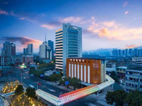 Taizhou Huangyan·Paris Designer Hotel (Wuyue Plaza Branch)