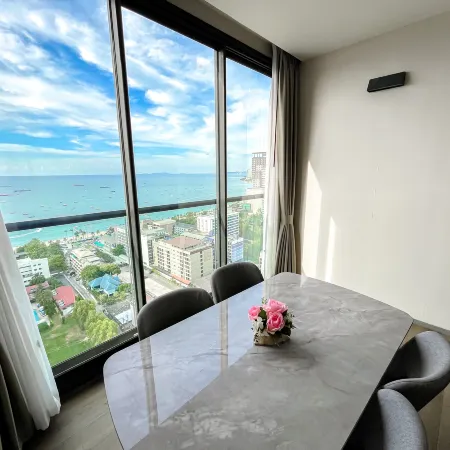 WCC Sea View Stay at The Edge Central Pattaya Отели рядом с достопримечательностью «Паттайский залив»