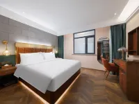 James Joyce Coffetel Hotel (Beijing Tiantan Hospital Headquarters Base) Hotels near Keyilu Station