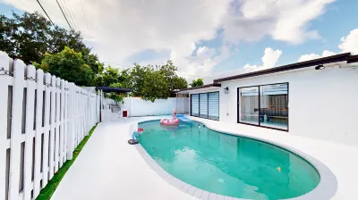 Casa Lucia 5 Bedroom Home with Pool Near Hard Rock Casino Hotels near 7-Eleven