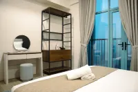 Homesuite' Home at Bay Suites - 4-Star