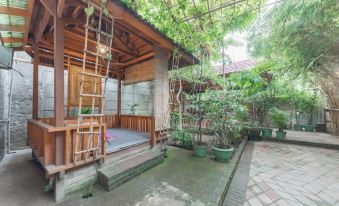 RedDoorz Plus near Asia Afrika 3