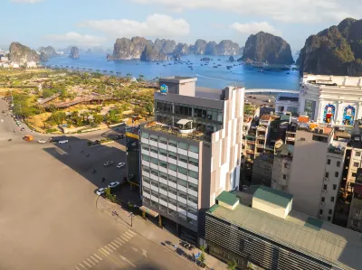 Tru by Hilton Ha Long Hon Gai Centre Hotels near Dragon Bay Park