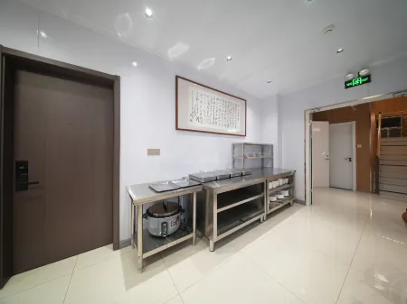 Jinyuefu Business Hotel Отели рядом с достопримечательностью «Shandong University of Science and Technology (Fenghuang Road)»