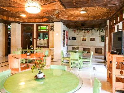 レストラン ウィスマ アリーズ ホテル ジョグジャカルタの写真