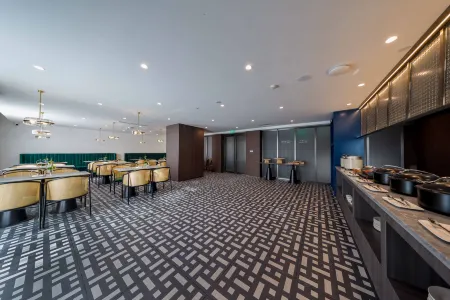 Super8 International Hotel (Goubangzi Station Central Road Branch, Beizhen, Jinzhou) Отели в г. Бейчжэнь