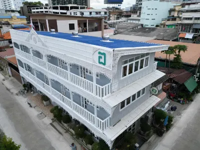 Aran ngamwongwan hostel and Cafe 짜뚜짝 호텔
