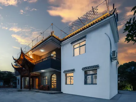 Jingdezhen Niulan Ceramic Homestay (China Ceramics Museum & Ancient Kiln) Отели рядом с достопримечательностью «Moon Lake Scenic Area»