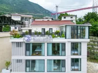 Banshan Yunyi Homestay (Luding Dadu River) Hotels in Luding