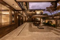 Courtyard · Yifeng Villa (the Old Town of Lijiang Mufu Store)
